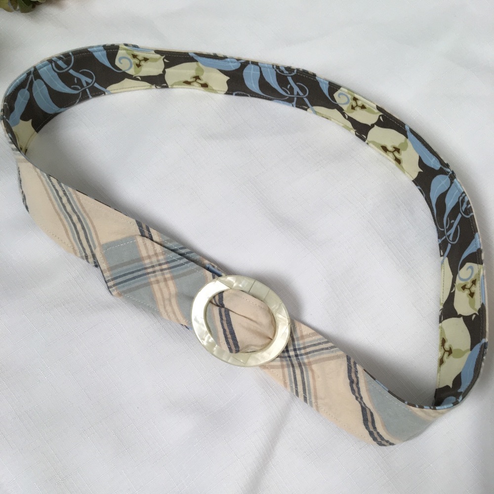 💥SALE💥 Two Bumbles And A Bee Reversible Belt - Picture 6 of 6